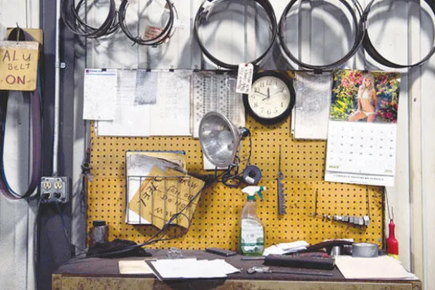 الأدوات المستخدمة من قبل عائلة كايت في متجر لحام في بيلفيل بولاية ويسكونسن