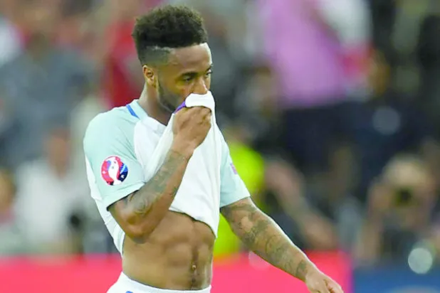 ستيرلينغ.. ممنوع الإقتراب من آيسلندا