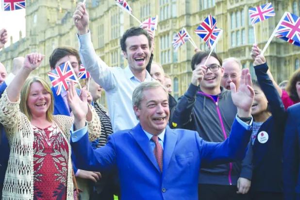 ارتفاع أعداد المهاجرين في بريطانيا دفع الناخبين لتأييد الانفصال عن «الأوروبي»