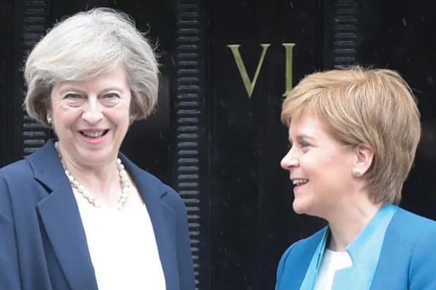 تيريزا ماي في اسكوتلندا تأكيدًا لتمسكها بوحدة بريطانيا