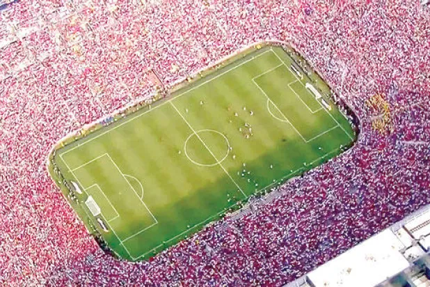 رحلات الأنwدية الإنجليزية المكوكية.. استعدادًا لموسم جديد أم لمكاسب مالية؟