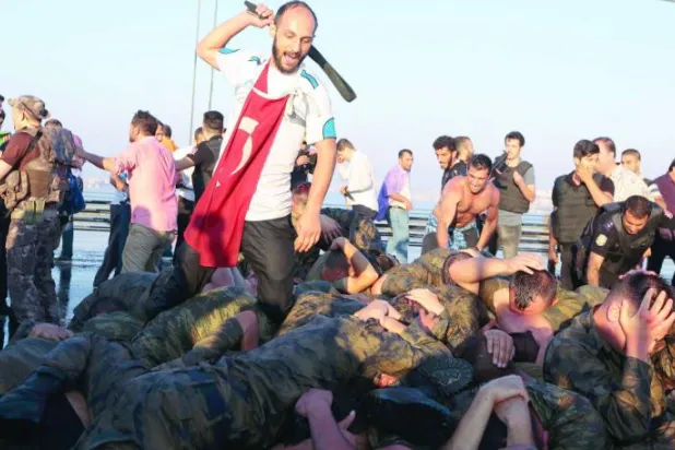 إردوغان الذي كان دائمًا يخشى الانقلاب.. أثبت صحة موقفه