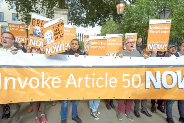 الهجرة والحدود المفتوحة محور محادثات رئيسة الوزراء الجديدة