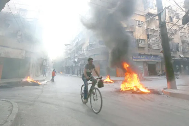 المعارك العسكرية تحتدم في حلب.. والنظام يستعين بـ 5 آلاف مقاتل بينهم إيرانيون