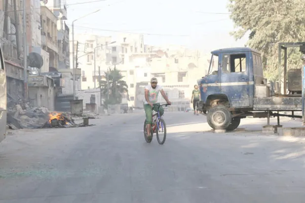 الزراعة والدراجات الهوائية.. خيار الحلبيين للتأقلم مع الحصار
