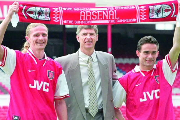 على هؤلاء الذين يعتبرون فينغر شديد البخل أن يتذكروا الماضي