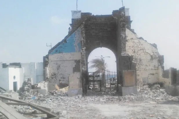 ما تبقى من بوابة ميناء السواح التواهي بعدن
