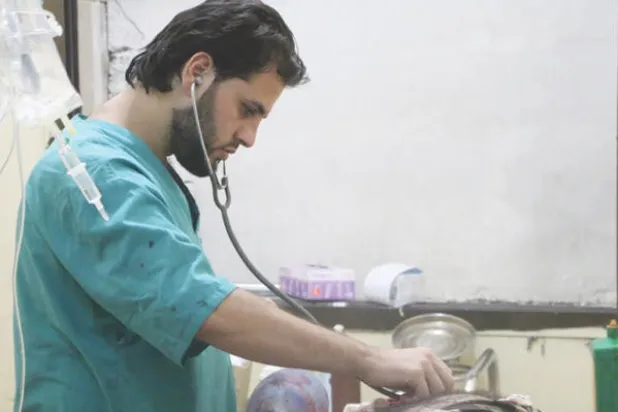 لم يتبق في حلب كثير من الأطباء الذين يعملون في ظروف لوجستية شديدة الصعوبة (جواد الرفاعي - خاص بـ«الشرق الأوسط»)