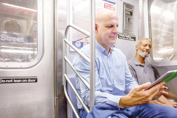 مفاجأة «مترو» نيويورك.. كتب إلكترونية للركاب