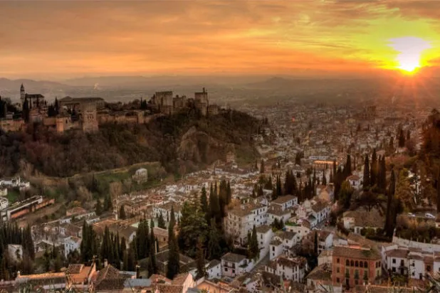 منع تناول الكحول في شوارع غرناطة الإسبانية