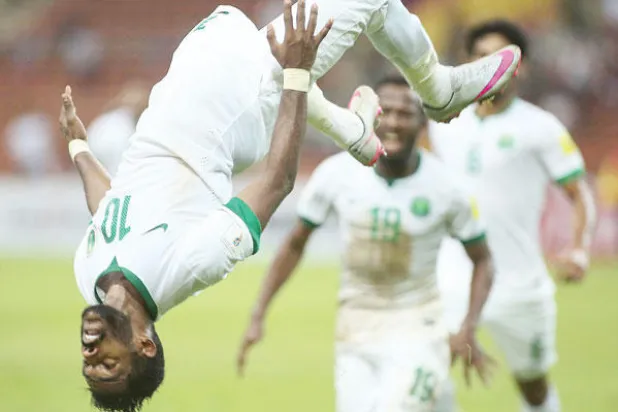 نواف العابد يحتفل بهدف الفوز في شباك العراق (أ.ف.ب)