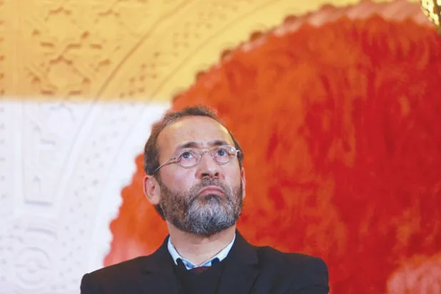 طروحات إمام فرنسي حول انتماء الإسلام لفرنسا تثير الجدل