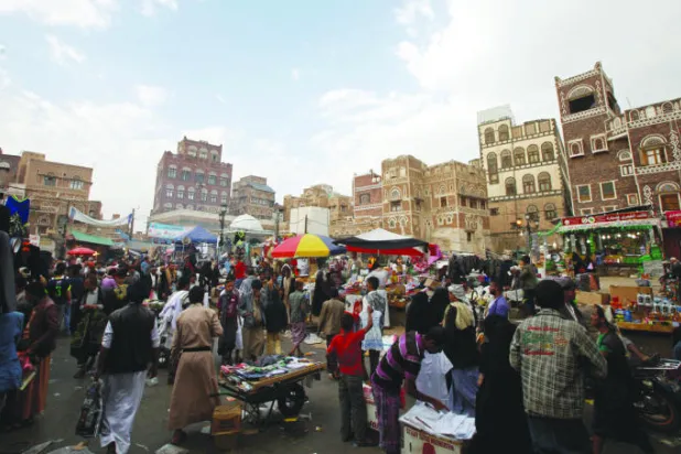 إجبار رجال أعمال على توريد أموالهم لـ«المركزي» الواقع تحت سيطرة الانقلابيين