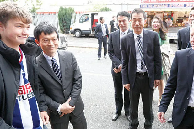 شراء الصينيين لأندية إنجليزية.. استثمار أم «دبلوماسية ملاعب»؟