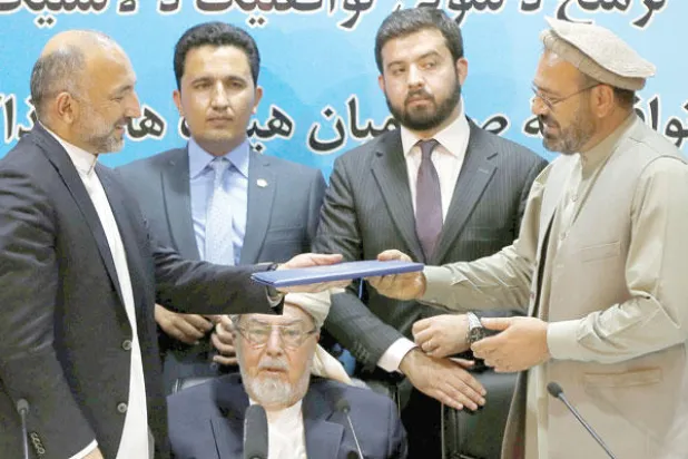 قلب الدين حكمتيار.. «حمائمي» يحط قريبًا في كابل