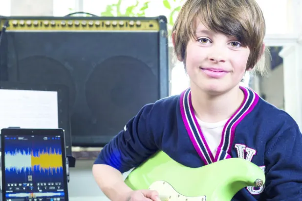 قبل العزف على آلة موسيقية.. أحضر هاتفك الذكي