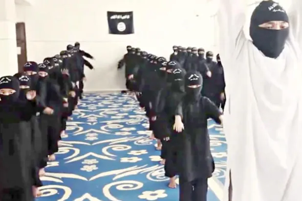 «أطفال داعش».. تدريبات على الرماية والانتحار من سن السادسة