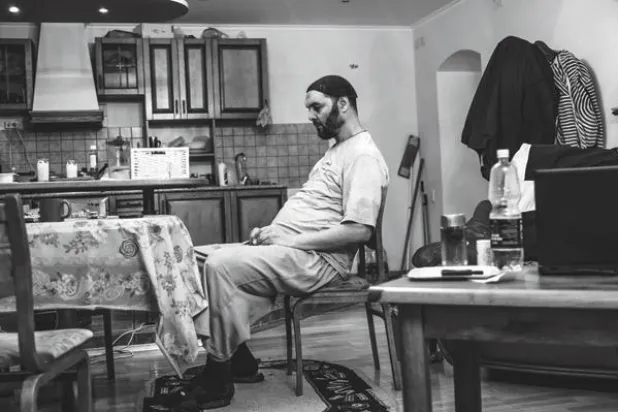 لطفي بن علي يعيش في كازاخستان ويعاني أمراضا نفسية بسبب أدوات التعذيب الأميركية (نيويورك تايمز)