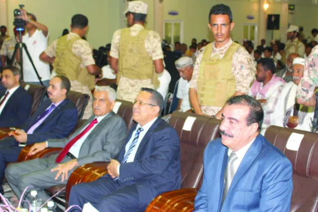 بن دغر يطالب المحافظات المحررة بالبدء في بناء مؤسسات الدولة الاتحادية