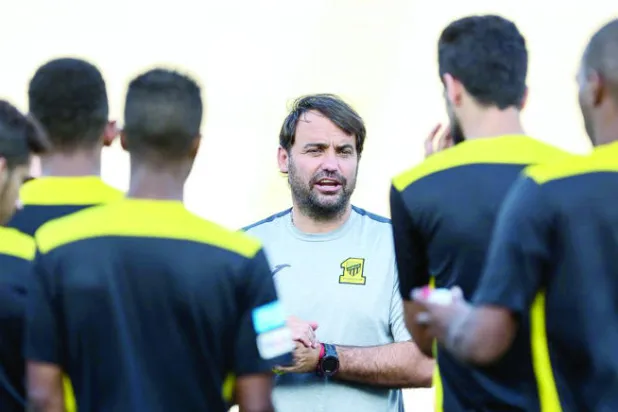 تأخر وصول كهربا والعكايشي يقلق الاتحاديين