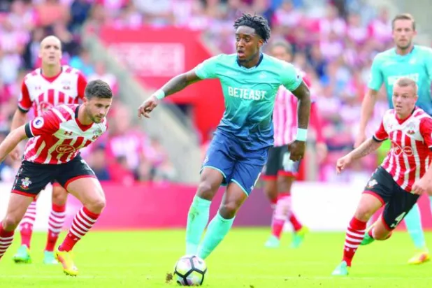 ليروي فير.. راقص ومغنٍ وعاشق لكرة القدم