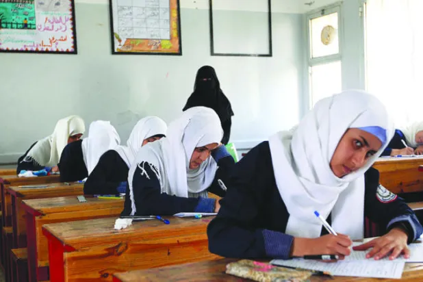 وزير التعليم اليمني: الانقلابيون صادروا نصف قيمة طباعة كتب المدارس