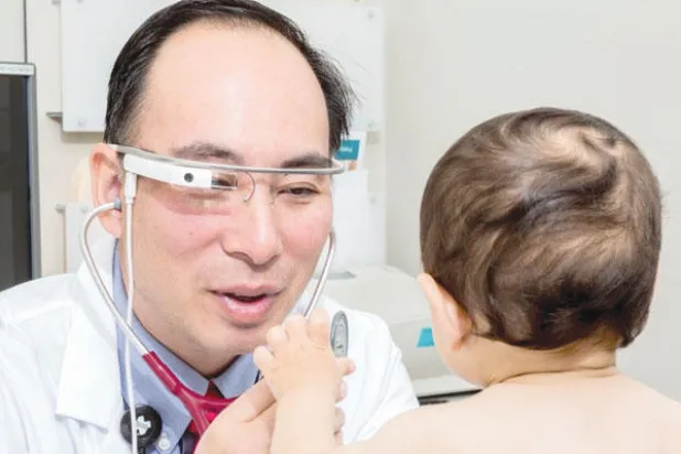 «نظارات غوغل».. تكنولوجيا طبية رائدة