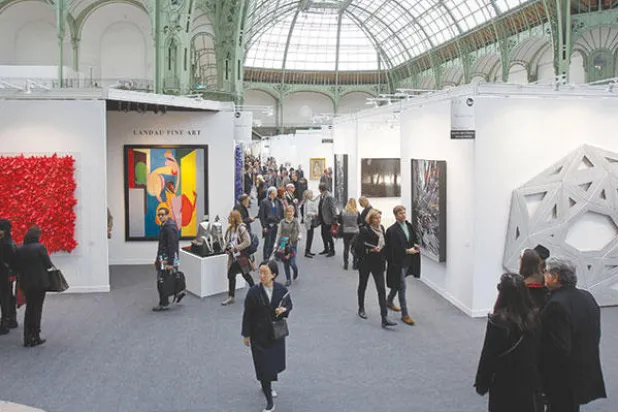 معرض الفن المعاصر الباريسي «يلم شمل» قصور المدينة من جديد