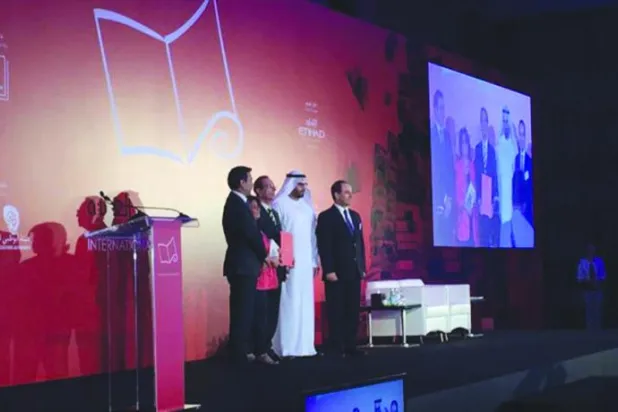 في مديح الجوائز الأدبية وكراهيتها.. تجربة شخصية