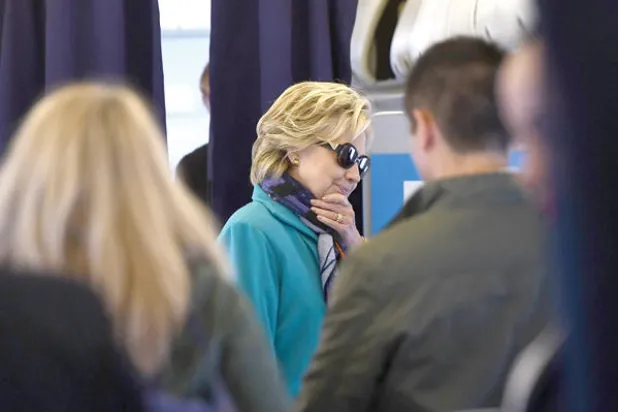 صدمة في الحزب الديمقراطي عقب إعادة فتح التحقيق في إيميلات كلينتون