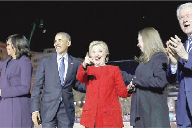 أوباما يلقي خطابه الانتخابي الأخير لصالح منافسته السابقة