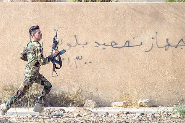 «الأباتشي» تدخل معركة الموصل  ووثائق «داعش» مشكلة للنازحين