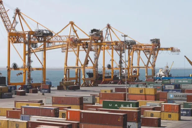 خطة إنقاذ للنقل في اليمن.. وإصلاحات مرتقبة للموانئ والمطارات المدمرة