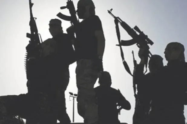 لماذا يبدو الاعتدال هامشًا والتطرف متنًا؟