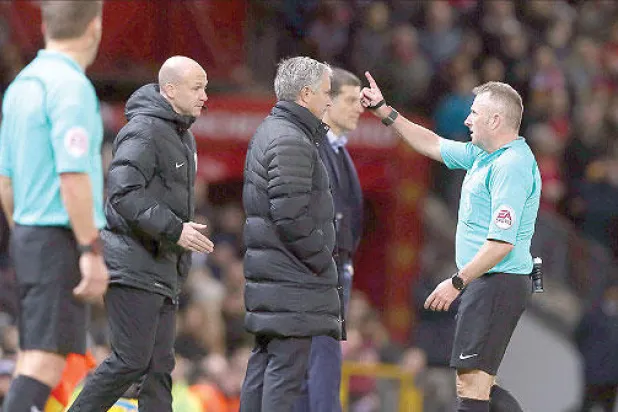 مورينيو يبحث عن مخرج لأزمات يونايتد