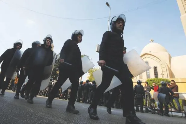 وجود أمني مكثف خارج المقر البابوي بعد التفجير الإرهابي في العباسية أمس (رويترز)