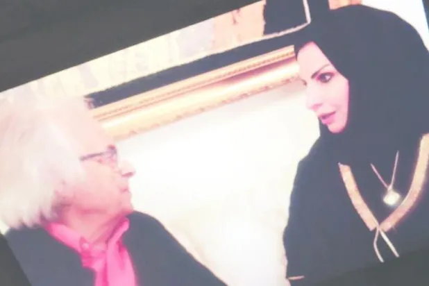 مداخلة من سعدية مفرح تفاجئ الضيف أثناء شهادة شعرية