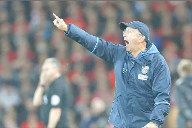 بوليس في محاولة استكشاف {قراصنة} جدد لوست بروميتش