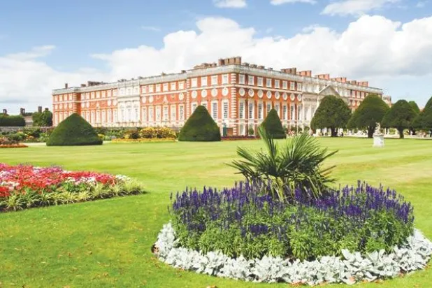 معلم  و معلومة: قصر هامبتون كورت