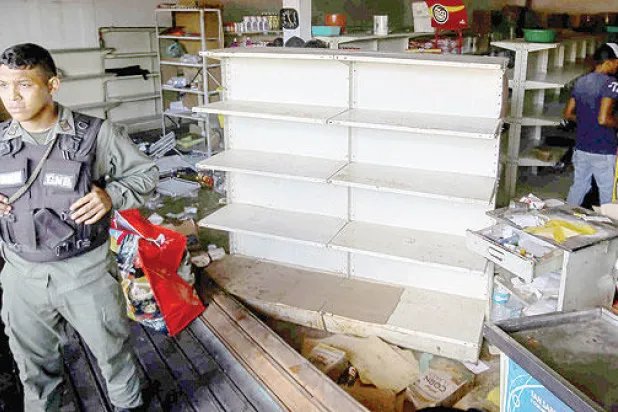 فنزويلا تشهد تفاقم أزمتها الاقتصادية والإنسانية مع بداية 2017