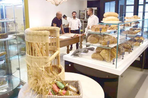 مقهى في بنغلاديش يفتح أبوابه بعد هجوم إرهابي عليه