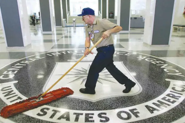 مدخل مقر «سي آي إيه»  في لانغلي فرجينيا («الشرق الأوسط»)