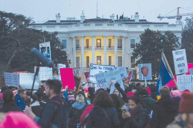 ترمب يتعهد بالقضاء على «داعش» مجدداً ويهاجم الإعلام