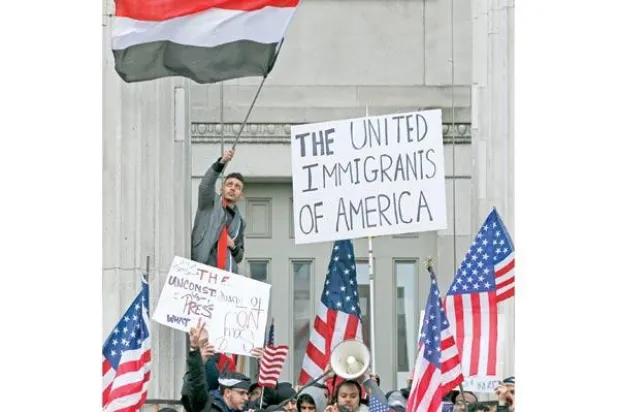 مرسوم حظر السفر يلغي 100 ألف تأشيرة