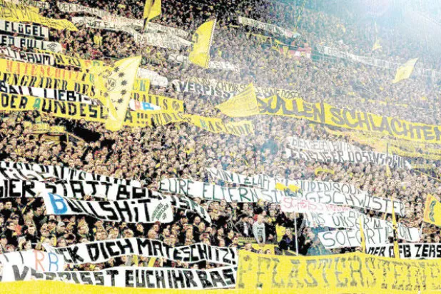 مباراة دورتموند ولايبزيغ... عنصرية تعدت كل الحدود