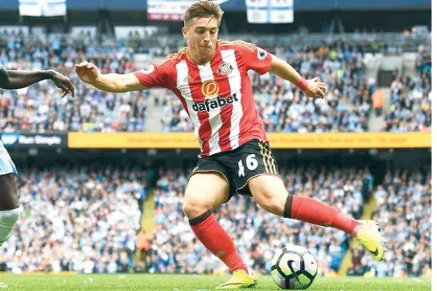 «الأميركي الصغير» غوتش أمل سندرلاند في البقاء بين الكبار