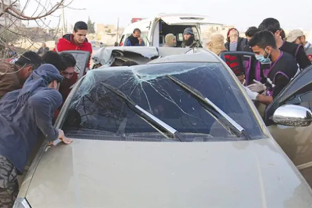 صورة من بوابة «إدلب» لسيارة أبو الخير التي استهدفتها طائرة درون أميركية («الشرق الأوسط»)