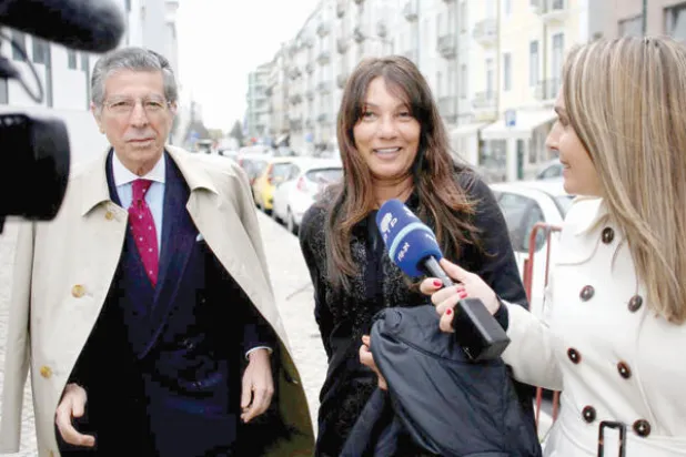 سابرينا دي سوسا تحتفل بعدم سجنها في قضية اختطاف المشتبه به أبو عمر المصري بميلانو عام 2003 (واشنطن بوست)