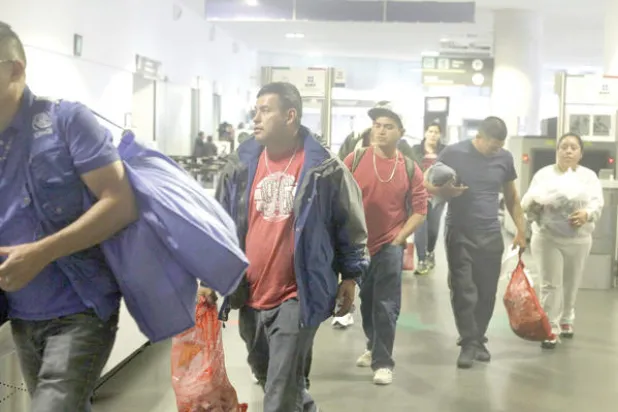 بعد عقود في أميركا... مهاجرون يعودون قسراً إلى المكسيك