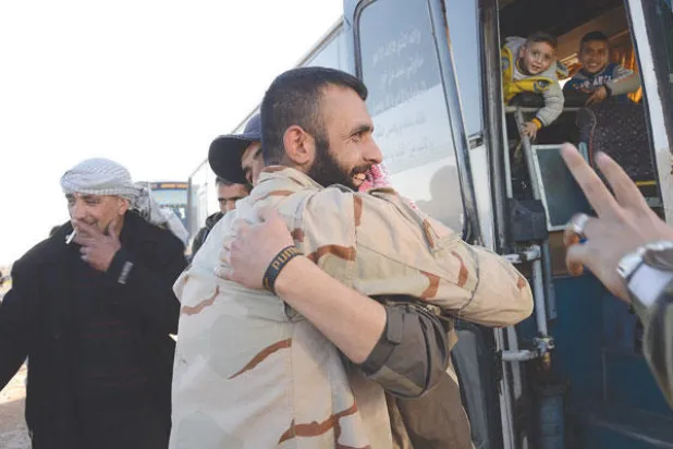 «الشرق الأوسط»  في استقبال 50 حافلة من مهجّري الوعر إلى شمال سوريا